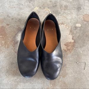 Feit black leather ballet flats